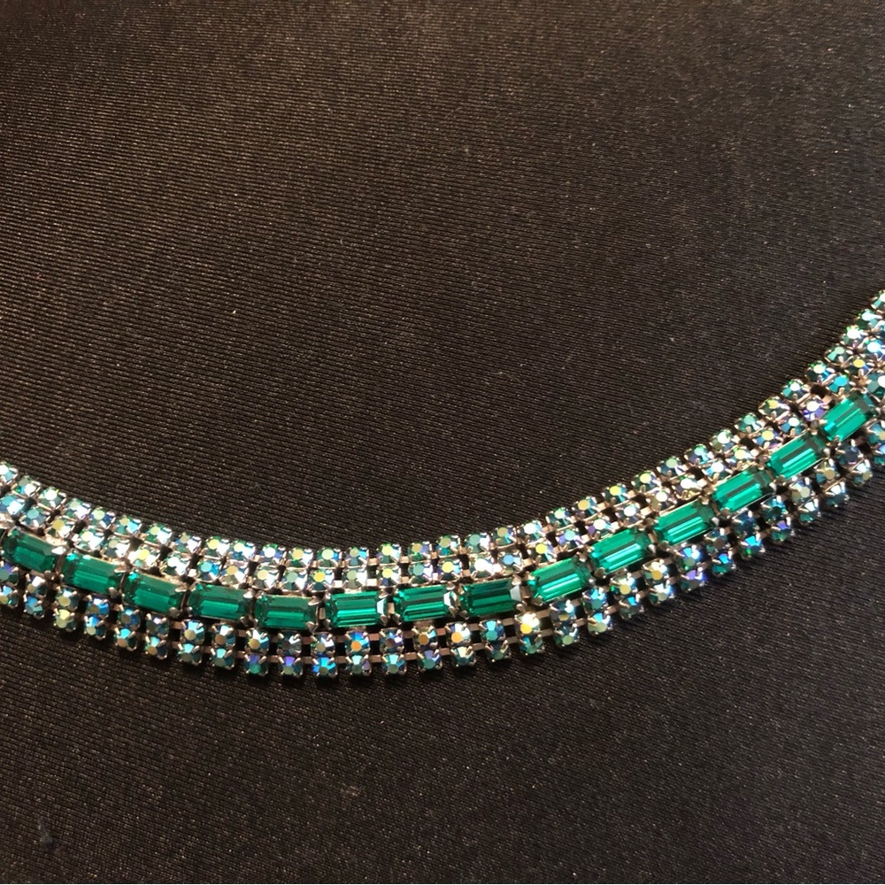Vintage Rhinestone Bracelet Green Rhinestones Aurora Borealis Unsigned Weiss?